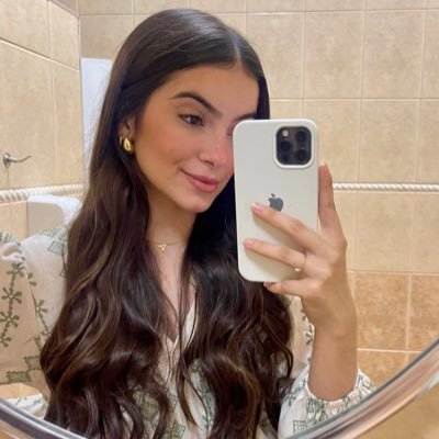 rosenoamanda_'s profile picture. loving can mend your soul