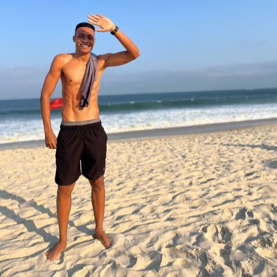 Jogador de futebol ⚽️ / Cantor e compositor 🎸 / Carioca 🏖