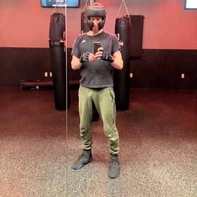 💊 melatonin ronin ⚔️ tweets about dreams 🛌 and the sea 🌊 occasional boxing 🥊 fall asleep to wake up