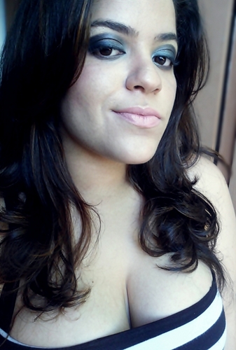 Vegetariana, viciada em animes, games e séries, Gosto de Jazz, Hard e Alternative Rock, Cantora de beira de estrada. Ainda vou ter uma ONG.