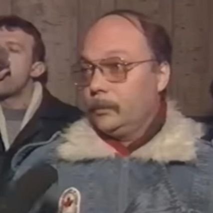 evgen_m's profile picture. Ні ночі, ні дня, ні пекла, ні раю /
Час іде, а життя це вставати та падати / Потім знову вставати і так до кінця / Важлива лише мить коли усе обірветься