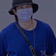 #NAMJOON: o mundo todo é azul sob a luz da lua ♡
