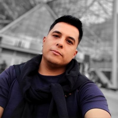 Política, una actitud como 'norma de conducta universal'. Crítica, como valor del conocimiento/Generando debate, construyendo opinión| Derechos/Lo público