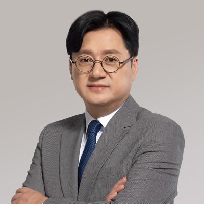 3선 국회의원(제19·20·21대), 전) 더불어민주당 원내대표, 전) 민주연구원 원장 전) 민주당 정책위의장 전) 민주당 수석대변인