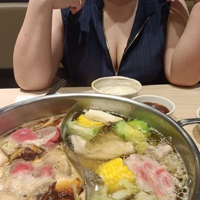 高雄50+熟年夫妻，沒顏值沒身材，帳號夫妻共管，公、婆不定時回覆，歡迎夫妻情侶同好私訊聊天邀約～～～ #夫妻情侶聯誼 #清新 #同房不換 #同房交換 #謝絕單男