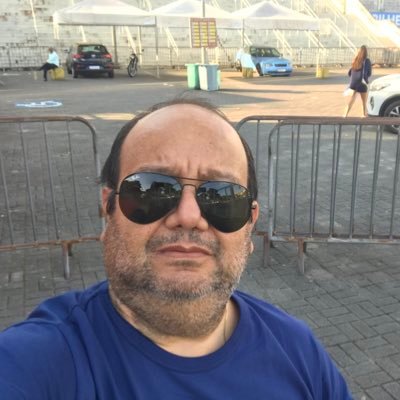 Guerreiro,honesto, dedicado , amor pelo que faz e família saber se adaptar as resiliências que a vida nos proporciona , sereno , fé e acreditar em Deus !