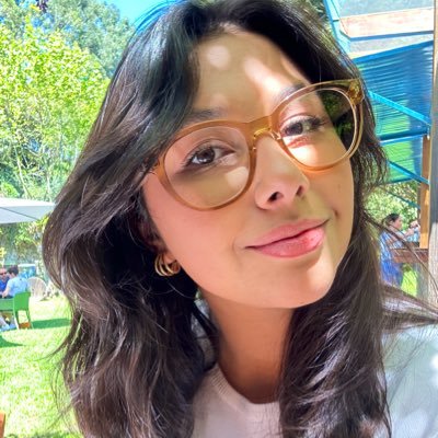 sabrinacostaq's profile picture. sempre à esquerda.