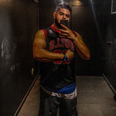 foreign trade 🌎✈️🛳️
🇺🇾🇦🇷
26 yo
| shit's crazy, my man 💪🏼🦖 |
