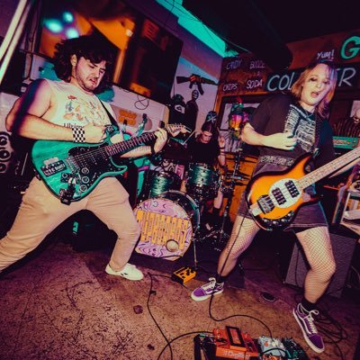 CREEPY SLUDGY POPROCK🏳️⚧️|| PFP: @maklucarelli || check out our debut EP down below!!! || tweets by violet (she/her)