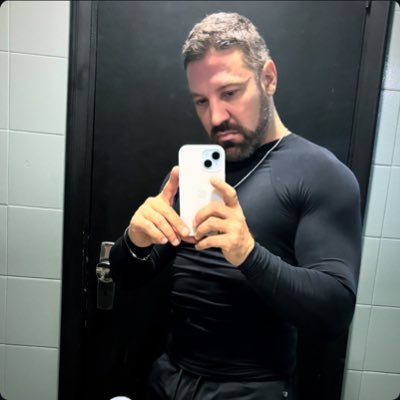 guiaubertelli's profile picture. 