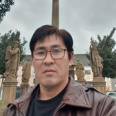 Хулгайчтай тэмцэж байж улс хөгждөг. Хүмүүс хайрын тухай их ярьдаг ч эцэст нь мөнгө л боддог. Хөгжингүй орны хөгжил нь ядуу буурай улсын эд баялагаас бүрдэнэ.М.Б