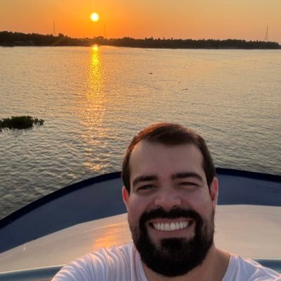 Concurseiro palestrino que sonhava em chegar ao Ministério Público algum dia. E ele chegou. Após isso, ele continuou usando este perfil atrás de entretenimento.