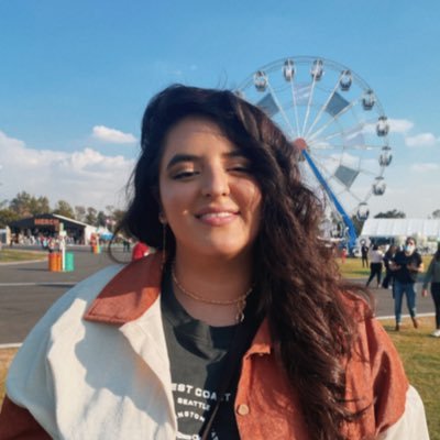 streamer, amante de la cultura pop, reciente coleccionista de viniles