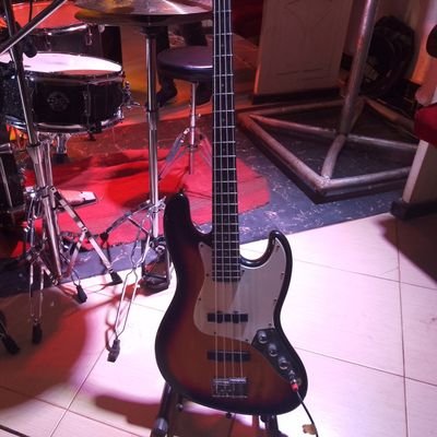 P_stringzz's profile picture. A bass guitarist, A painter,  a farmer