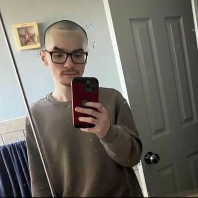 OmglmaoXDD's profile picture. 