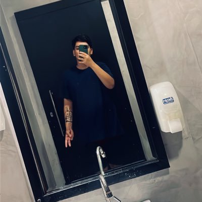 viniiisilvaa_'s profile picture. 