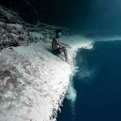 Les paroles des hommes c'est un jeu entre les ombres et la lumière, on ne sait jamais où sera la lumière où seront les ombres.
Cada Rubicon exige sus Eurekas.