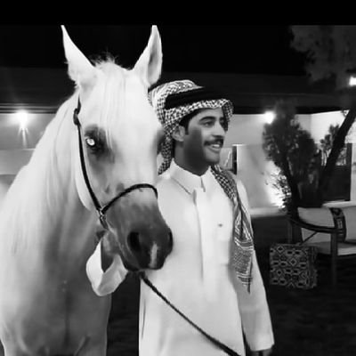 *فيني شموخ الخيل وفيني عناده وفيني عزة النفس حد السماء وزياده🖤*