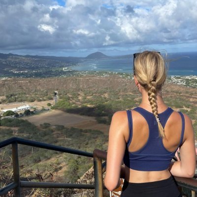 Looking ahead, searching for travel and relaxation, doing things you like🌻