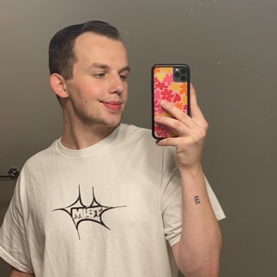 toastymaroon's profile picture. suffering from bravoholism ✨