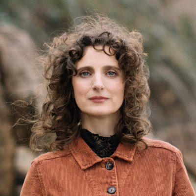 Singer & Songwriter. Folk & Jazz. Songs inspired by gothic genre literature.