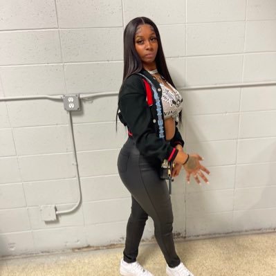 Diamond💎 in the rough she tough💪🏾 I can't get enough I swear I'm fuckin' with her 🖖🏼💍