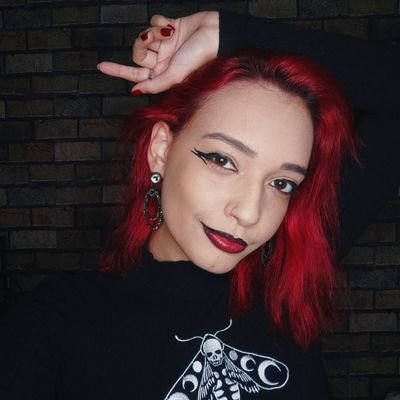 Autora | Leitora CrĆtica e Revisora | PublicitĆ”ria | Falo de literatura nacional, games e RPG š©·šš