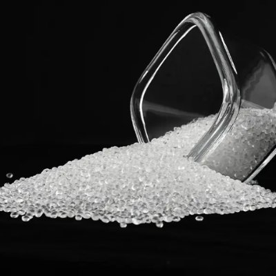 Somos una fábrica de materias primas de plástico.( principalmente el material EVOH y film con alta barrera con EVOH)