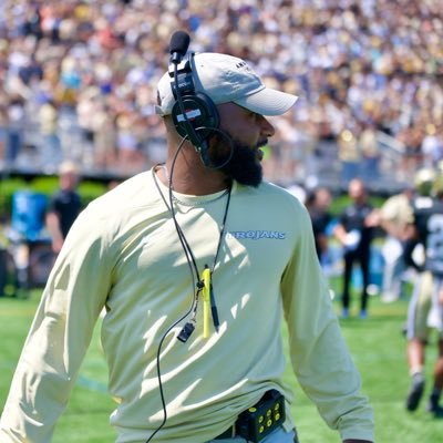 Husband | RBs Coach/PGC @AUTrojansFB | Nupe | Mercer University Alum | “Love Conquers All”