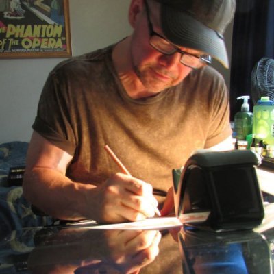 A professional artist with 40+ years in horror and monster art. Author of the books Vereor Nox, Lux et Umbra, and Creaturae Noctis.