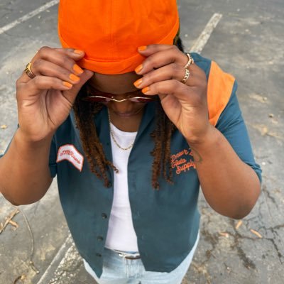 jcsquared_xo's profile picture. D I V E R G E N T