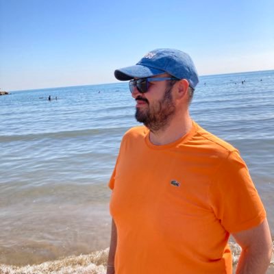 Tebessüm bedavadır, vereni üzmez alanı mutlu eder..”Şems-Tebrizi”