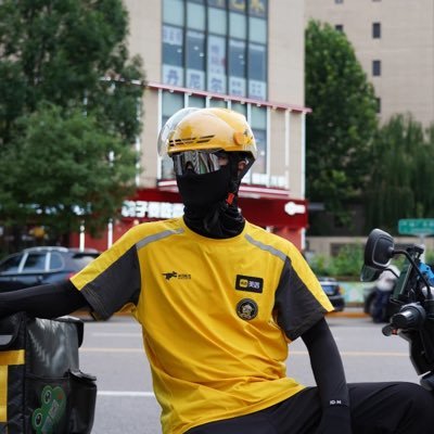 ku382168215's profile picture. 0m狗。多身份：兵/外卖员/公路车骑行运动员/划艇爱好者，制服胶鞋粉。有稳定bf。做自己喜欢想做的事就好。