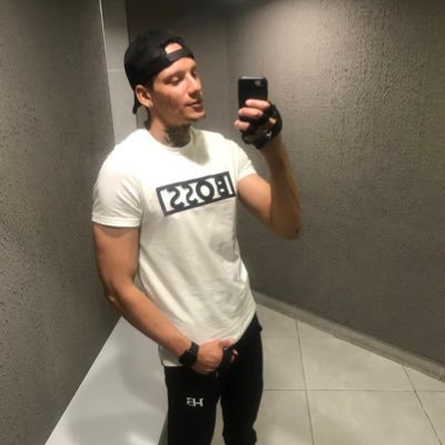 Guilher65629991's profile picture. 