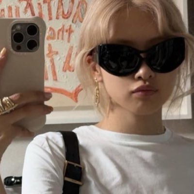 211rses's profile picture. fan account for rosé ♡