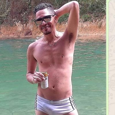 ''Desistir é pros fracos, os fortes lutam e quebram a cara, erguem a cabeça e continuam.''
