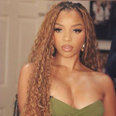 overwhelmedlee's profile picture. just here to support my faves and that’s it 🤎