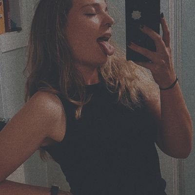 samspace26's profile picture. she/her 🏳️‍🌈