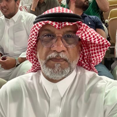 مهاجم سابق للنادي الاهلي والمنتخب وهداف الدوري (٨٤/٨٣م) ، وأعتذر لا ارغب الدخول في المساحات