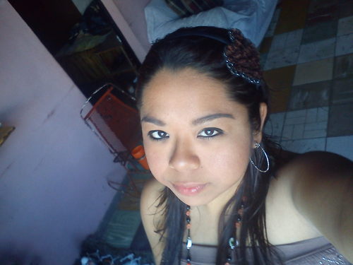 ola me llamo Maria Mtzz tengo 16 años y me gusta oir musica i pasar el rato con mis amigos en el travjo ;)