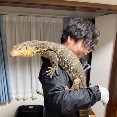 爬虫類専用作りました! 将来的にボールパイソンの繁殖も視野に入れてます。 🐍ボール×11コーン×1 青大将沢山シマヘビ×1 サバモニ×2 サルバ×1 ウサギ(ネザー、ロップ)×2 その他諸々 日常垢→@Twitch_iorisan