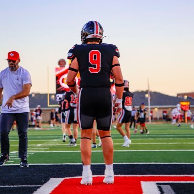 2025 DE #9 || Captain || Lovejoy HS Tx || 6’1” 230 || GPA: 3.87 || DISTRICT D-Lineman of the year || BP: 325 || BSQ: 585 || PC: 295 ||