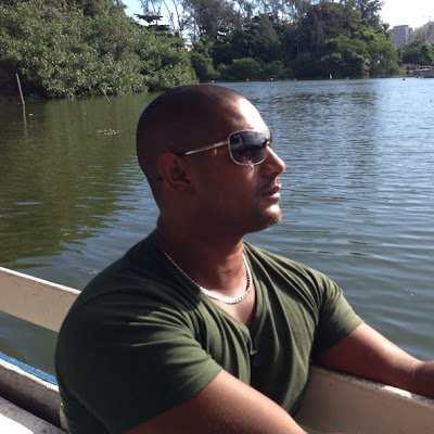tarado por sexo e aprendendo a ser passivo.