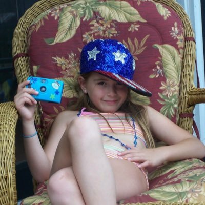 juliaa925's profile picture. fan page for the 1975 and twilight