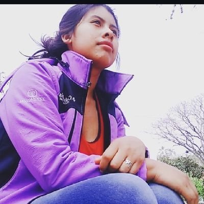 Resiste, con los pies en la tierra y con los ojos en el cielo.