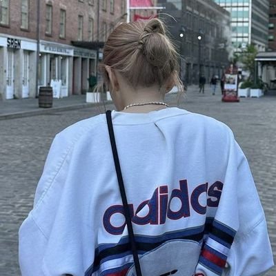 manotes__'s profile picture. progresso, não perfeição; #studytwt 📑