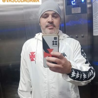 Sócio Proprietário Diamante e conselheiro do Club de Regatas Vasco da Gama, G90, Rock and Roll e Cervejeiro.
OBS: Não confio em quem não bebe!