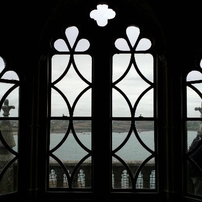 BettinaGruber5's profile picture. Literatur- u. Kulturwissenschaftlerin. 🇦🇹in und Wahlsächsin. Stammautorin TUMULT.  "Sophie Liebnitz" für @antaios und @sezession. RT&❤ no endorsement!