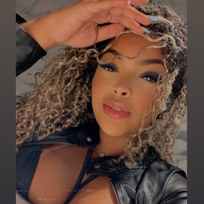 Inst:@greyceoficial_
“É necessário que Ele cresça e que eu diminua.
— João 3:30