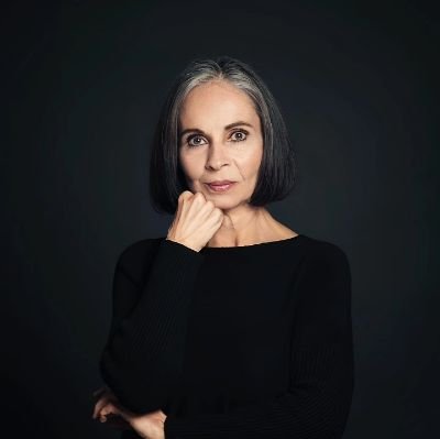 Actriz y cantante.
Magdalena Pérez de López en @Vecinosoficial
Claudia S. en @PriviDeMandar